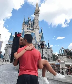 💋 80ef8ebf paar, küssen, disney, märchen, schloss, liebe, romantisch whatsapp sticker