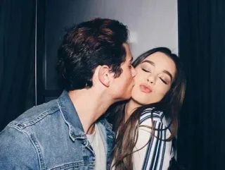 💋 d739abc5 Paar, Kuss, Liebe, Romantik, Zuneigung whatsapp sticker