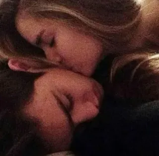 💋 eb67bebf Zuneigung, Kuss, Paar, Liebe, Intim whatsapp sticker