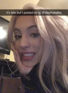 ♥ 1e5b1590 it's late but I posted on ig @rileyhubatka เซลฟี่, ภาพเหมือน, ผู้หญิง, โซเชียลมีเดีย telegram sticker
