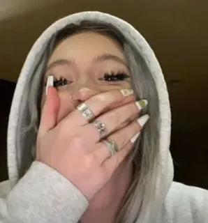 💚 7292bdd6 ผู้หญิง, ภาพเหมือน, คน, เสื้อมีฮู้ด, ผมหงอก, ผมสีเงิน telegram sticker