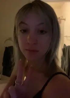 💜 b7cfe77f เซลฟี่, ผู้หญิง, นิ้วกลาง, หยาบคาย, ท่าทาง, คน telegram sticker