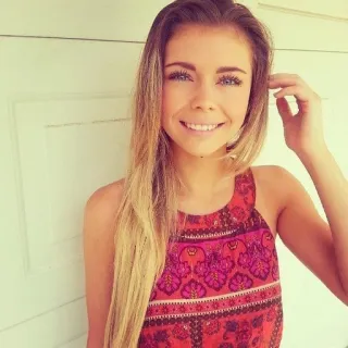 😆 d7b47a4a mujer, chica, retrato, sonrisa, rubia whatsapp sticker