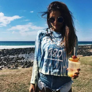 😄 ffe62613 180 mujer, playa, gafas de sol, bebida, verano, océano whatsapp sticker