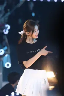 🎌 9de55caf Frau, Rock, Bühne, Künstler, koreanisch, süß, Sängerin whatsapp sticker