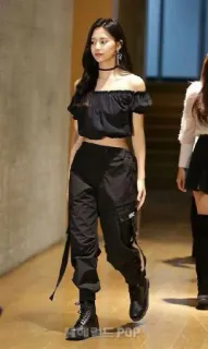 🌱 b6122812 에이드 POP frau, kpop, mode, schwarz, stil whatsapp sticker