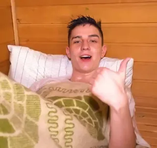 👍 5a4b43b4 persoon, man, binnen, duim omhoog, glimlach telegram sticker