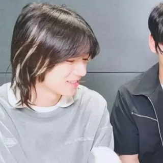 🗿 f5b66fa7 telegram sticker