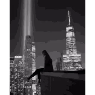 🏙 586cbf78 город, здание, ночь, девушка, силуэт, черно-белый telegram sticker