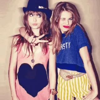 ❤ 21d06627 TASTY 여성, 소녀, 평화 기호, 포즈, 모자, 우정, 패션 telegram sticker