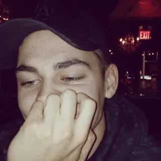 🖤 92288d2c EXIT. Person, Ausgang, Innenraum, Porträt, Beleuchtung whatsapp sticker