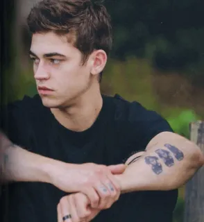 🖤 ed4c6a69 mann, porträt, tätowierung, schauspieler, gutaussehend, promi, männlich whatsapp sticker