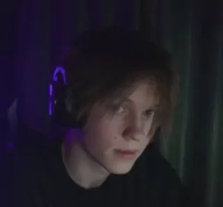 🥺 312a51c1 ポートレート, 若い男性, ティーンエイジャー, カジュアル, 室内, 人, 顔 telegram sticker