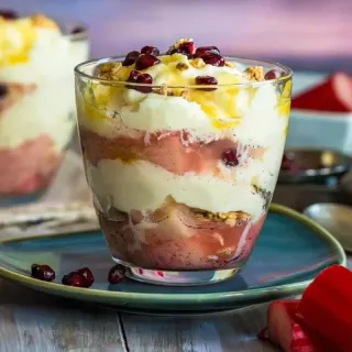 🧃 b01fa61a món tráng miệng, cây đại hoàng, parfait, quả lựu, thức ăn, ly, ngọt telegram sticker