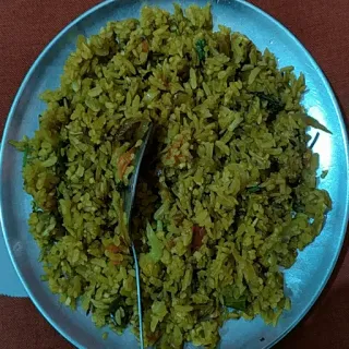 🍙 bc2f2db2 thức ăn, đĩa, thìa, cốm gạo, ẩm thực Ấn Độ, poha, ăn chay telegram sticker