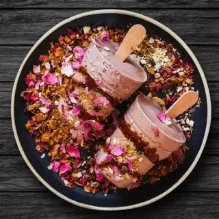 🧊 d571f845 kem que, kem, tráng miệng, sô cô la, cánh hoa hồng, thức ăn telegram sticker