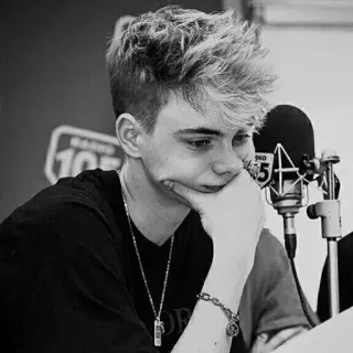 ➖ 242fe7be homem, retrato, rádio, microfone, preto e branco, cantor, DJ telegram sticker