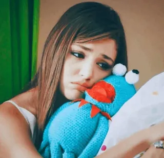 ☹️ 60325e00 vrouw, verdrietig, pop, portret, meisje, knuffel telegram sticker