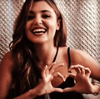 ❤️ e727a74b vrouw, hart, handhart, portret, glimlachend telegram sticker