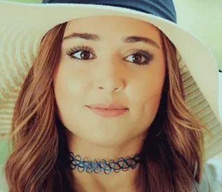 😊 4f7d75ad 女人, 女孩, 帽子, 人物, 肖像 whatsapp sticker