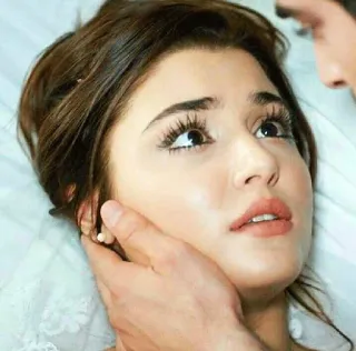 ❤ 9c09695c 女人, 脸, 美女, 手 telegram sticker