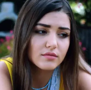 🤔 edb3676a 女人, 肖像, 脸, 女孩, 黑发, 人物 telegram sticker