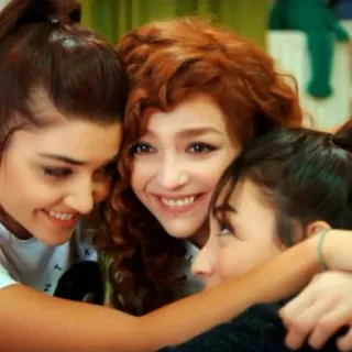 👭 8fce6126 phụ nữ, bạn bè, tình bạn, cô gái, ôm, vui vẻ telegram sticker