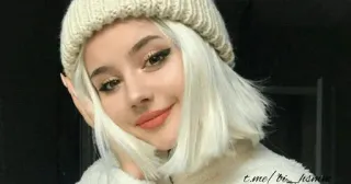 🌈 519fc8e0 t.me/bi_hsmn donna, ragazza, ritratto, capelli bianchi, berretto, orecchie da elfo whatsapp sticker