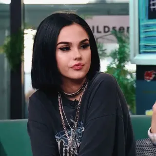 💛 e7a971fd 여자, 사람, 인물사진, 갈색 머리, 유명인, 여배우 telegram sticker