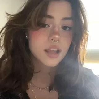 📻 3ff57a98 женщина, девушка, портрет, селфи, молодая, брюнетка, макияж telegram sticker