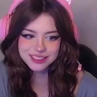 📻 f1f75e4c женщина, портрет, девушка, геймер, наушники, милый telegram sticker