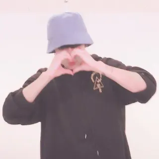 🐿 48c10d24 coração, amor, chapéu, pessoa, gesto, chapéu de balde telegram sticker