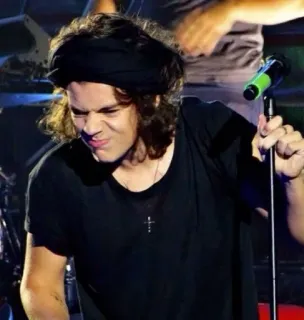 😠 62dc1113 Harry Styles piosenkarz, muzyk, celebryta, mężczyzna, wykonawca, Harry Styles whatsapp sticker