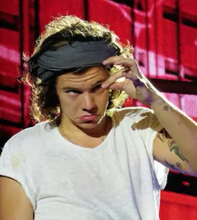 😬 dacb6e65 Harry Styles celebryta, muzyk, piosenkarz, harry styles, one direction whatsapp sticker