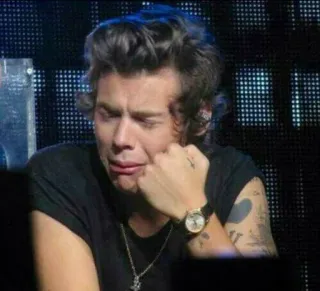 😞 e64aba04 Harry Styles smutny, płacz, emocje, muzyka, piosenkarz, występ, gwiazda whatsapp sticker