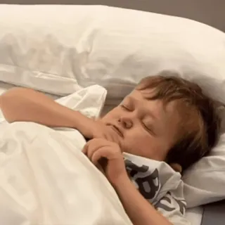 😴 97c33f37 ребенок, спит, кровать, одеяло, подушка telegram sticker