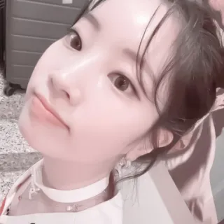 🎂 1ba3f59b portrait, woman, face, person, beauty whatsapp sticker