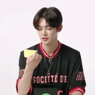 🎼 9154ed53 SOCIETE DE แฟชั่น, เสื้อผ้า, คน, สังคม, ผู้ชาย whatsapp sticker