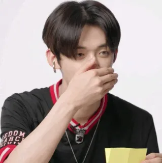 🎼 fda731ad FREEDOM BARCLAY STFTY คน, ผู้ชาย, เอามือปิดปาก, kpop, นักร้อง whatsapp sticker