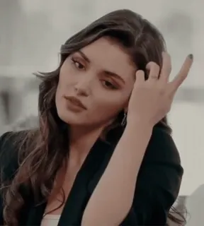 🤦‍♀ 91f3590e vrouw, portret, brunette, zakelijk, professioneel, Hande Ercel telegram sticker