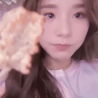 🍉 9fc5fe44 vrouw, eten, portret, meisje, selfie telegram sticker