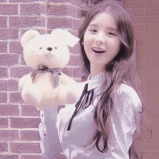 🍉 f90215e2 vrouw, meisje, leuk, persoon, glimlach, teddybeer, buiten, mooi telegram sticker