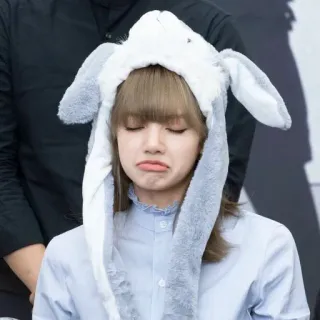 🐬 21943c0a Lisa lisa, kpop, blackpink, celebrità, donna, cappello coniglio whatsapp sticker