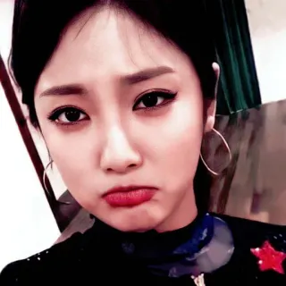 🦋 9f97c051 ritratto, donna, triste, broncio, asiatica, trucco telegram sticker