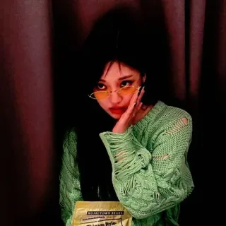 🦋 e491f08d Hometown Rice Chicago Style donna, persona, ragazza, occhiali da sole, ritratto, maglione, riso telegram sticker