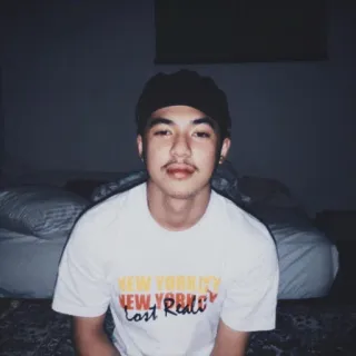 🥀 1d5b05b5 NEW YORK CITY
NEW YORK
Lost Realm 男性, Tシャツ, ニューヨーク, 都市, 室内, ポートレート telegram sticker