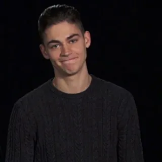 🔸 252451be Hero Fiennes Tiffin diễn viên, đàn ông, chân dung, người nổi tiếng telegram sticker