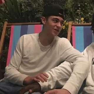 🔸 39809db0 người đàn ông, thường ngày, ngồi, ghế bãi biển telegram sticker