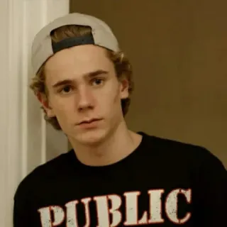 😐 1bffa07e PUBLIC người, đàn ông, con trai, chân dung, mũ, thường ngày telegram sticker