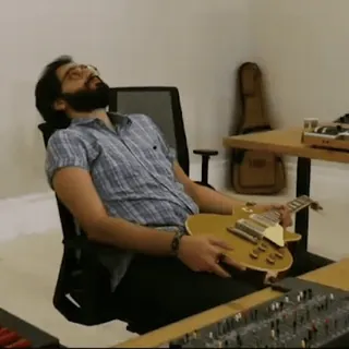 😐 fa32d40a uomo, chitarra, musicista, stanco, studio, barba whatsapp sticker